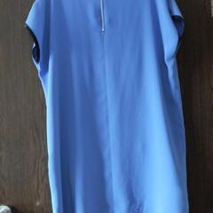 青トップスの画像