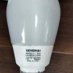 ニトリフロアースタンドライト　E-26MAX40Wの画像