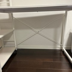 パソコンデスクの画像