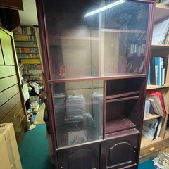 ガラス戸付き本棚