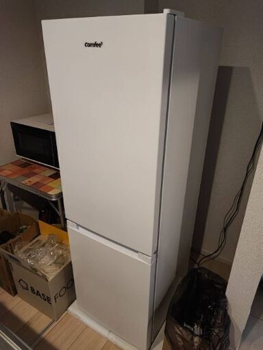 COMFEE' 冷蔵庫 173L 2ドア 右開き ホワイト RCB179WH(E) 冷凍室自動霜取り　2022年製