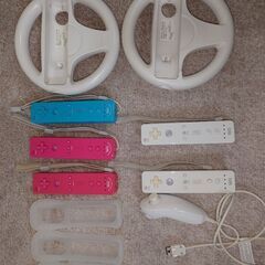 wii本体 ヌンチャク リモコン×5 ハンドル×2の画像