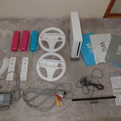 wii本体 ヌンチャク リモコン×5 ハンドル×2