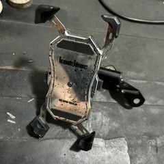 クランプバーとスマホホルダーの画像