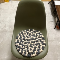 イームズ風チェアー　座布団？付き