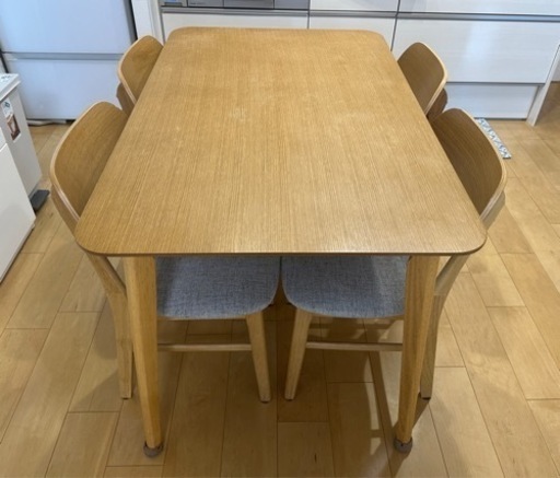 ダイニングテーブルセット　4人掛け