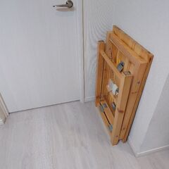 【お取引中】パイン無垢材の折りたたみデスクの画像
