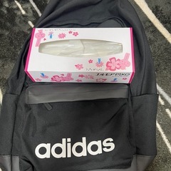 adidas リュックの画像