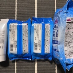 トップバリュー　99.99% 除菌ウェットティッシュー&ハンドクリーナーの画像