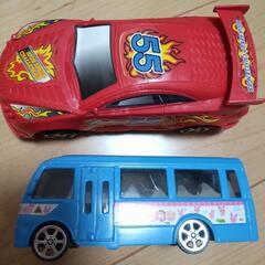 ウサギ号バスとレッドカー