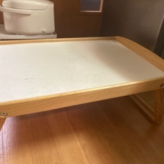 Ikea ベッドテーブル 汚れありの画像