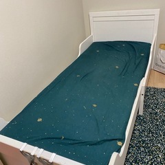 9月27日までイケア  IKEA キッズベッド 子供用ベッド ベビーベッド  sundvik スンドヴィーク すのこマットレス付、マットレスカバー付き。の画像