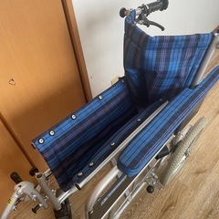 リクライニング機能付き車椅子の画像