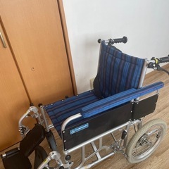 リクライニング機能付き車椅子の画像