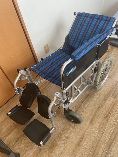 リクライニング機能付き車椅子