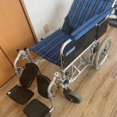 リクライニング機能付き車椅子の画像