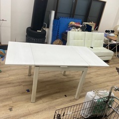 伸縮できるテーブル