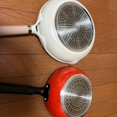 フライパンと鍋の画像