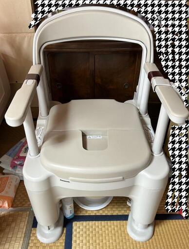 値下げ【横須賀市内お届け可能】介護ポータブルトイレ　美品