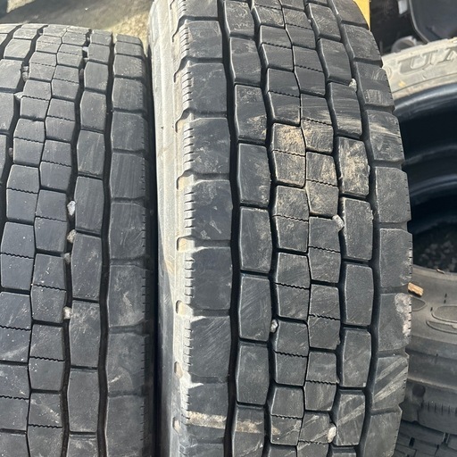4トン ダンロップ　タイヤ６本セット