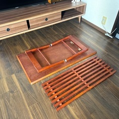 レトロな折りたたみテーブルの画像