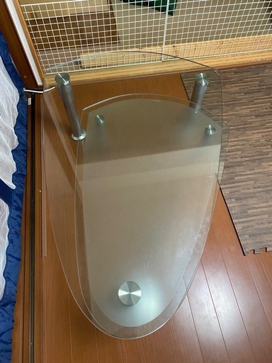 ガラステーブル