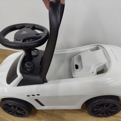 マセラッティ足けり乗用玩具の画像