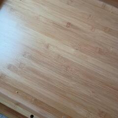 テーブルセット　テーブルは竹製(バンブー100%)、回転椅子2脚は天然木の画像