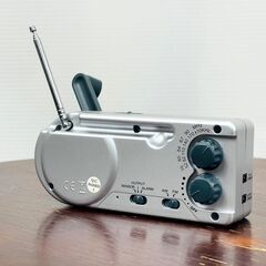 【災害時に役立つ！】防災 手回し充電ラジオ＆ライトHR-001の画像