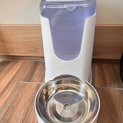 犬　猫　4L大容量水飲む器