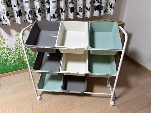 おもちゃ棚