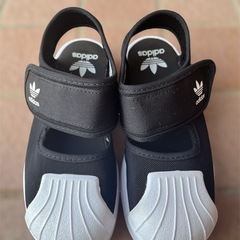 美品 adidas 17cm サンダル