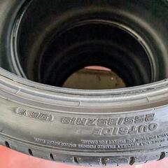 255/35R19タイヤ夏の画像