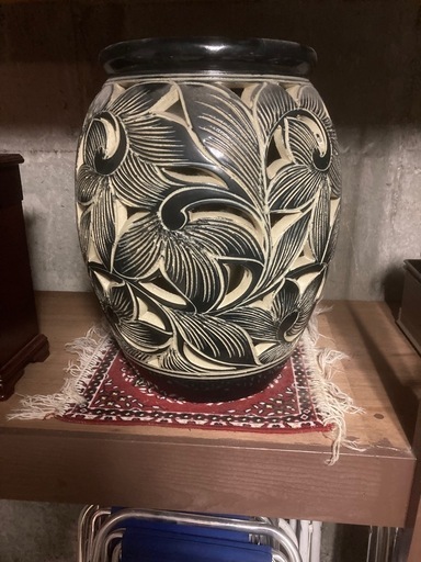 信楽焼　透かし彫り　壺