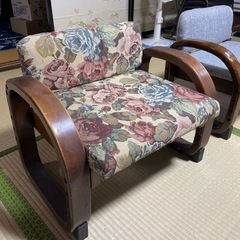 低い座面の椅子の画像