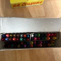 64色クレヨン　4箱セットの画像