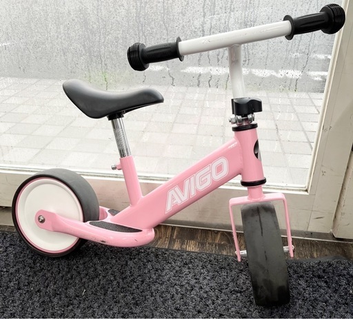 ②【中古品】トイザらス AVIGO トレーニングバイク ピンク ストライダー 幼児用 自転車 ペダルなし