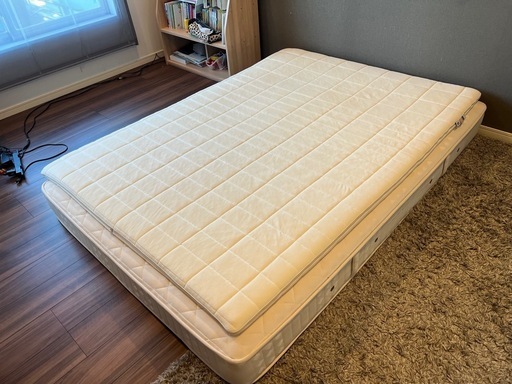 カッシーナ　ダブルベッドマットレス　エアウィーヴ