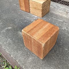木製　正方形の台