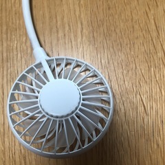 ハンズフリー 充電式 扇風機 卓上
の画像