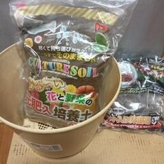 近日中投稿終了します。【未使用】ガーデン鉢・鉢底石・かるい培養土...