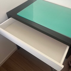 オフィスデスク、チェアセットの画像