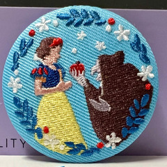 ディズニー 刺繍 缶バッジ 各種550円