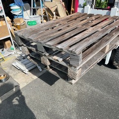 あげます　朽ちた木製パレット