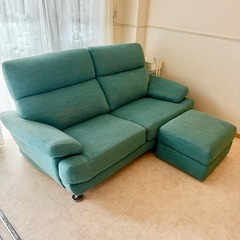 残り10日！ニトリ3人掛けソファ&別売りスツールセット(ターコイズブルー)の画像