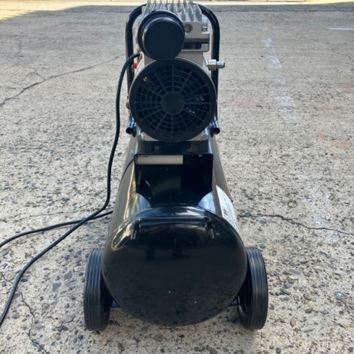 中古 MASTERGRIP オイルレス エアーコンプレッサーホースなし  タンク容量30L NCS00254J