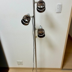 ニトリ　フロアランプ