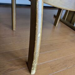 ダイニングテーブル、椅子4脚のセットの画像
