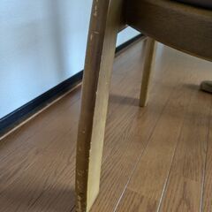 ダイニングテーブル、椅子4脚のセットの画像