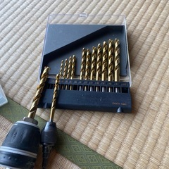ドリルとドリルビットの画像